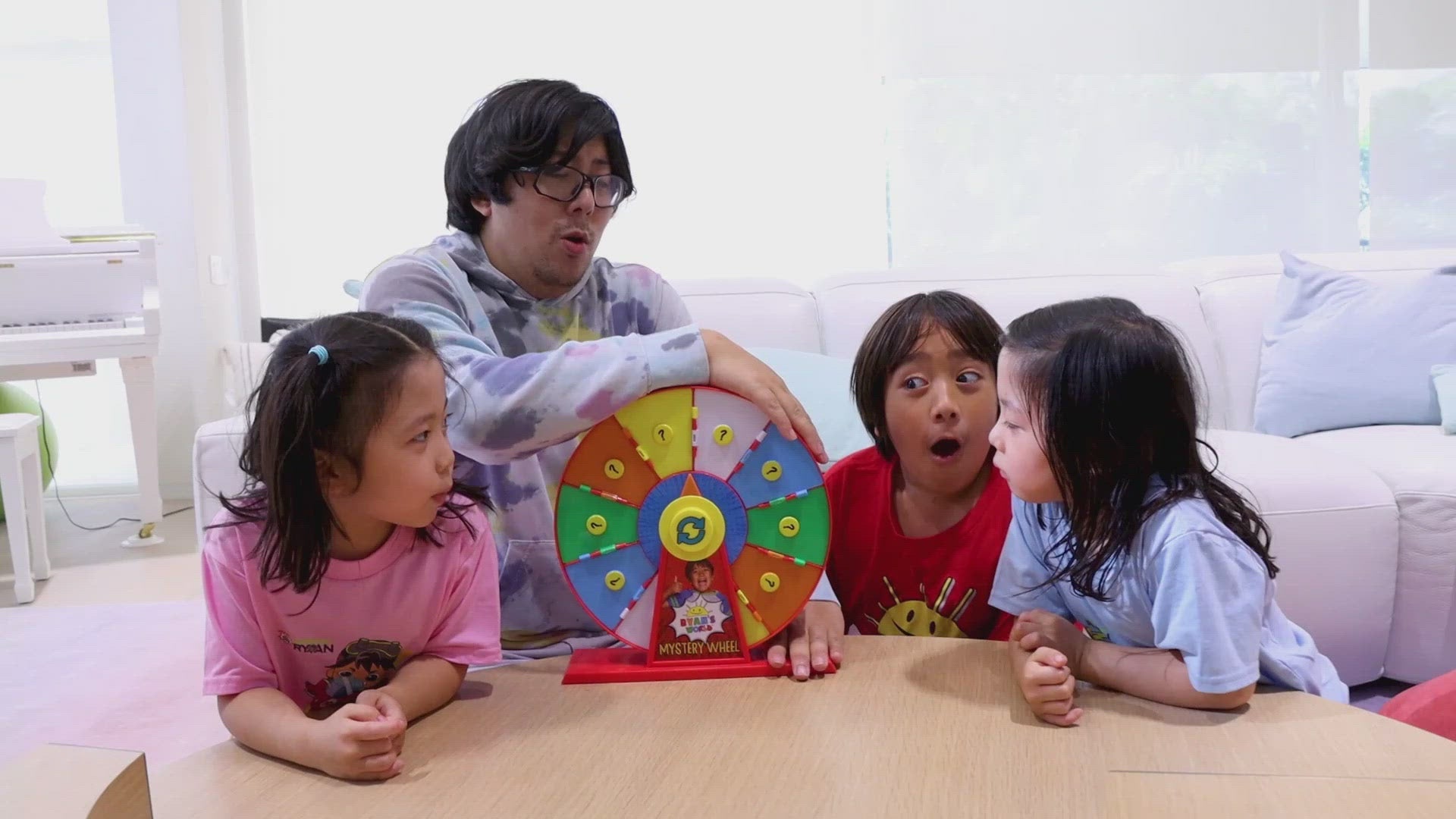 Video of Ryan and Family Play with Micro Mystery Wheel